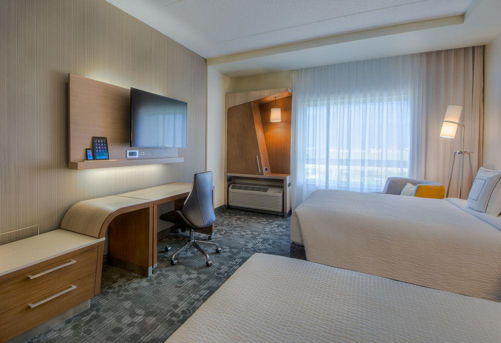 Courtyard By Marriott Winnipeg Airport Esterno foto