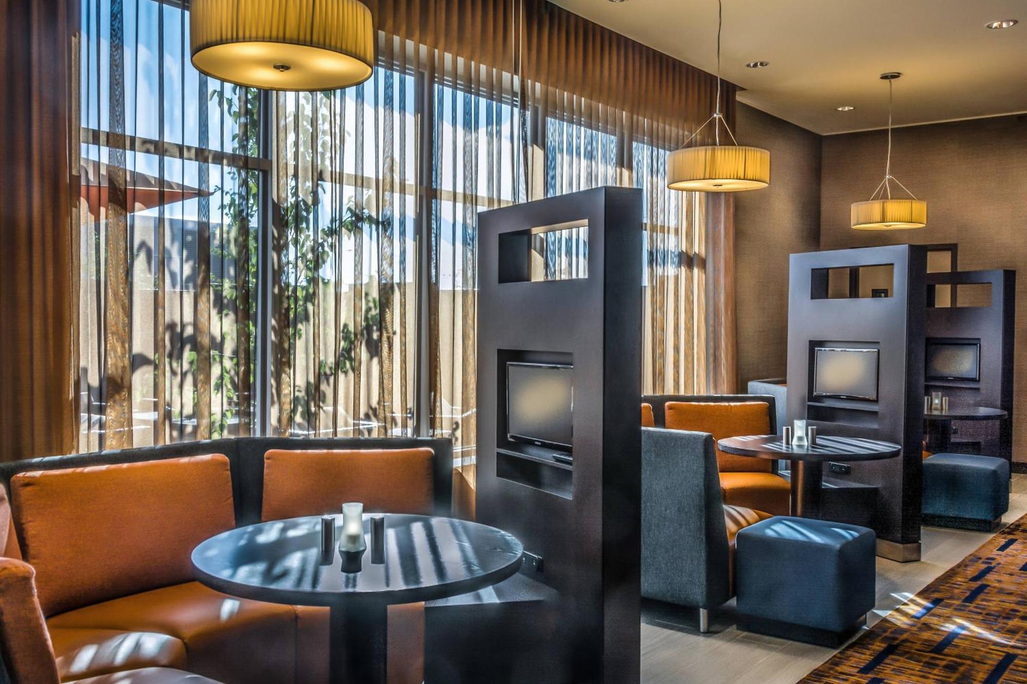 Courtyard By Marriott Winnipeg Airport Esterno foto